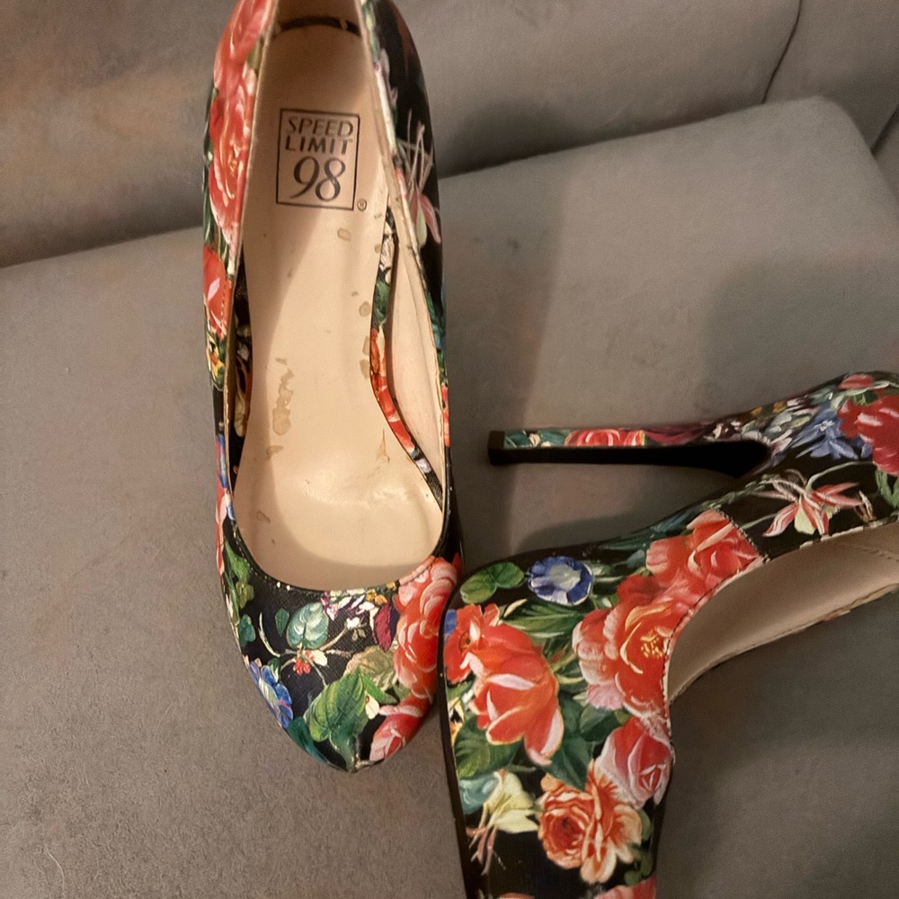 Speed Limit 98 Floral Heels - Black and Red Floral colors